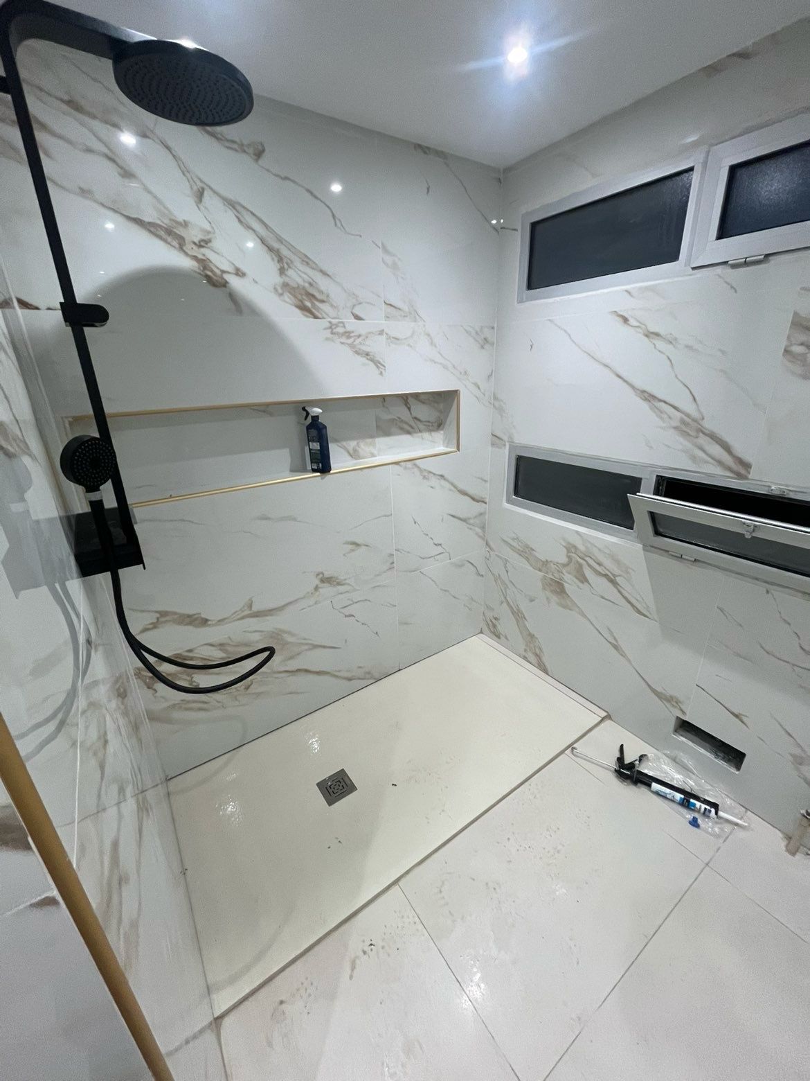 douche effet marbre robinetterie noire 69 Rhône